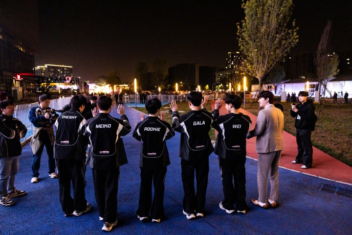 iG长文总结S15：不是每一次登攀都能抵达顶峰，2025我们不说再见！